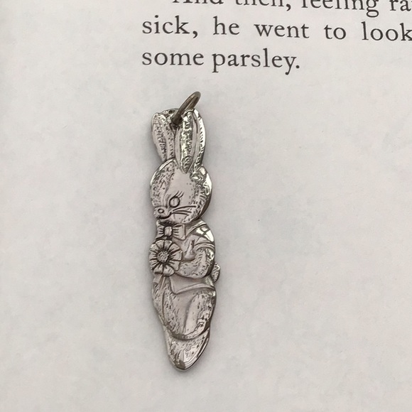 Peter rabbit pendant. - Picture 2 of 4